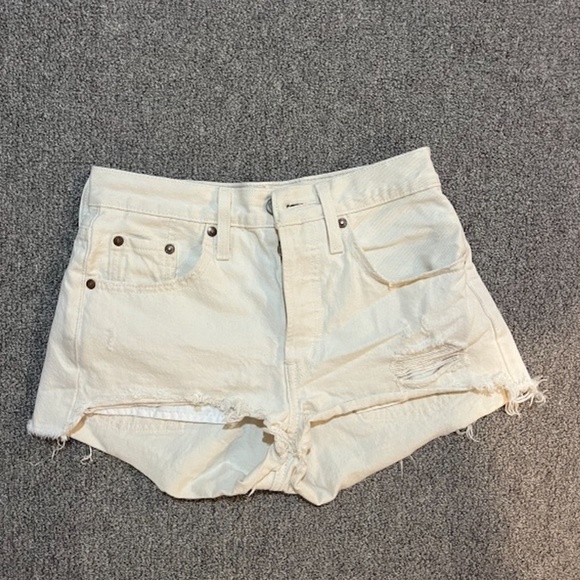 Levis Womens Denim 501 short in Whiteboard size 24 - Picture 1 of 3